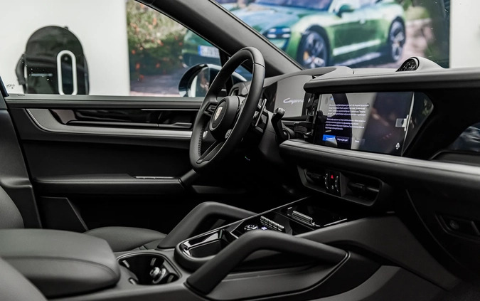 Porsche Cayenne cena 616707 przebieg: 10, rok produkcji 2023 z Parczew małe 154